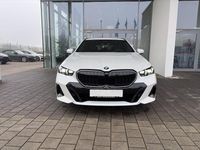 Gebraucht BMW 520 M Sport 197 PS (144 kW) 2025 Mineralweiss metallic Kombi