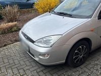 Gebraucht Ford Focus 100 PS (73 kW) 2001 Silber Limousine