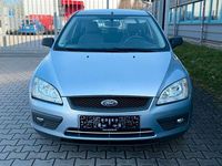 Second-hand Ford Focus 101 CP (74 kW) 2006 Albastru Berlinǎ