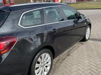 Gebraucht Opel Astra 165 PS (121 kW) 2011 Schwarz Kombi