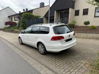 Gebraucht VW Passat 105 PS (77 kW) 2012 Weiß Kombi