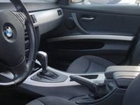 Gebraucht BMW 318 143 PS (105 kW) 2010 Grau Kombi