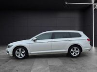 Gebraucht VW Passat Elegance 150 PS (110 kW) 2022 Oryxweiß perlmutteffekt Kombi