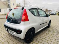 Gebraucht Peugeot 107 68 PS (50 kW) 2011 Silber Kleinwagen