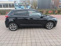 Gebraucht Hyundai i20 Active 101 PS (74 kW) 2016 Schwarz Coupé