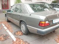 Gebraucht Mercedes E200 118 PS (86 kW) 1992 Grau Limousine