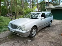 Używany Mercedes E220 143 KM (105 kW) 2001 Srebrny Kombi