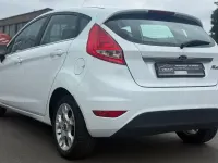 Gebraucht Ford Fiesta Trend 82 PS (60 kW) 2012 Weiß Kleinwagen