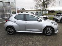 Gebraucht Toyota Yaris Hybrid Basis 116 PS (85 kW) 2022 Shimmering silver metallic Limousine