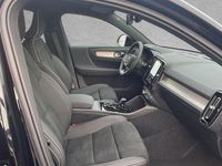 Neu Volvo XC40 Plus 163 PS (119 kW) 2025 Onyx schwarz SUV