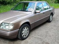 Gebraucht Mercedes E220 150 PS (110 kW) 1993 Braun Limousine
