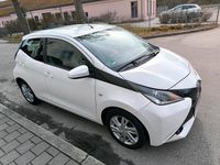 Gebraucht Toyota Aygo 69 PS (50 kW) 2016 Weiß Kleinwagen