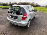 Gebraucht Mercedes A180 Elegance 109 PS (80 kW) 2011 Silber Van / Kleinbus