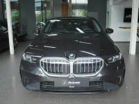 Gebraucht BMW 520 197 PS (144 kW) 2024 Grau metallic