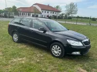 Gebraucht Skoda Octavia Ambition 105 PS (77 kW) 2012 Schwarz Kombi