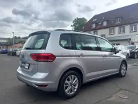 Gebraucht VW Touran Comfortline 150 PS (110 kW) 2022 Silber Van / Kleinbus