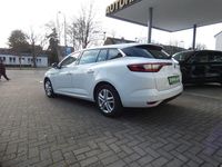 Gebraucht Renault Mégane IV Play 132 PS (97 kW) 2018 Weiß Limousine