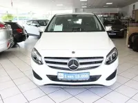 Gebraucht Mercedes B200 156 PS (114 kW) 2018 Calcitweiss  unilack Kleinwagen
