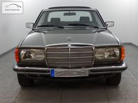 Gebraucht Mercedes 230 136 PS (100 kW) 1982 Grau metallic Coupé