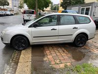Gebraucht Ford Focus Trend 101 PS (74 kW) 2005 Silber Kombi