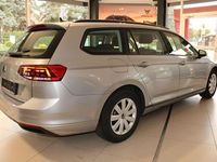 Gebraucht VW Passat 150 PS (110 kW) 2023 Silber Kombi