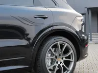 Gebraucht Porsche Cayenne Turbo 549 PS (403 kW) 2022 Schwarz SUV