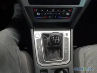 Gebraucht VW Passat Basis 150 PS (110 kW) 2021 Mangangrau metallic Kombi