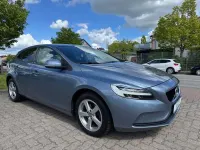 Gebraucht Volvo V40 Momentum 120 PS (88 kW) 2016 Blau Limousine