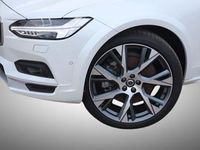 Gebraucht Volvo V90 CC Ultimate 235 PS (172 kW) 2023 Crystal white / metallic Kombi