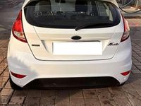 Gebraucht Ford Fiesta Celebration 101 PS (74 kW) 2017 Weiß Kleinwagen