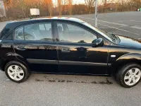 Używany Kia Rio 100 KM (73 kW) 2009 Czarny Hatchback