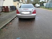 Gebraucht Mercedes E220 150 PS (110 kW) 2002 Gold Limousine