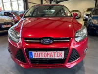 Gebraucht Ford Focus Titanium 140 PS (102 kW) 2012 Rot Limousine