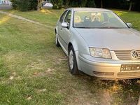 Usado VW Bora 105 HP (77 kW) 2000 Cinzento Sedan