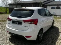 Gebraucht Hyundai ix20 125 PS (91 kW) 2012 Weiß Kleinwagen