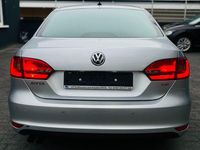 Gebraucht VW Jetta 160 PS (117 kW) 2014 Grau Limousine