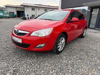 Gebraucht Opel Astra Edition 101 PS (74 kW) 2012 Rot Kombi