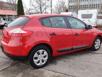 Gebraucht Renault Mégane III Authentique 101 PS (74 kW) 2011 Hellrot Kleinwagen