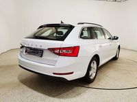 Gebraucht Skoda Superb Ambition 150 PS (110 kW) 2021 Moonweiss metallic Kombi