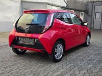 Gebraucht Toyota Aygo X-play 69 PS (50 kW) 2017 Rot Kleinwagen