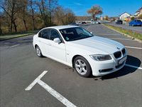Gebraucht BMW 318 143 PS (105 kW) 2011 Weiß Limousine