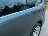 Second-hand VW Sharan 150 CP (110 kW) 2017 Verde Monovolum