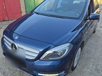 Gebraucht Mercedes B180 122 PS (89 kW) 2012 Blau Van / Kleinbus