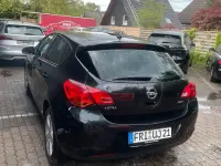 Używany Opel Astra 110 KM (80 kW) 2012 Czarny Hatchback