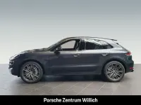 Gebraucht Porsche Macan Turbo 441 PS (324 kW) 2021 Vulkangraumetallic SUV