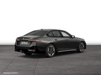 Gebraucht BMW 520 M Sport 197 PS (144 kW) 2025 Sophistograu brillanteffekt metallic metallic Limousine