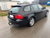 Gebraucht BMW 320 184 PS (135 kW) 2012 Schwarz Kombi