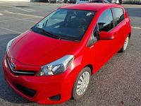 Gebraucht Toyota Yaris Cool 99 PS (72 kW) 2014 Rot Kleinwagen