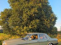 Gebraucht Mercedes 200 109 PS (80 kW) 1983 Grün Limousine