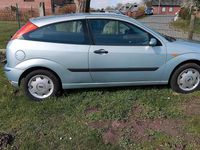 Second-hand Ford Focus 90 CP (66 kW) 2004 Albastru Hatchback